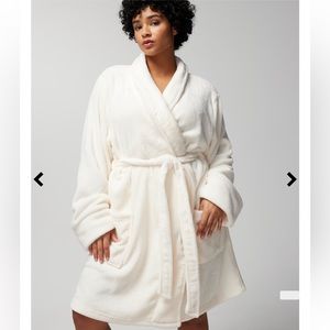Short Soma plush robe